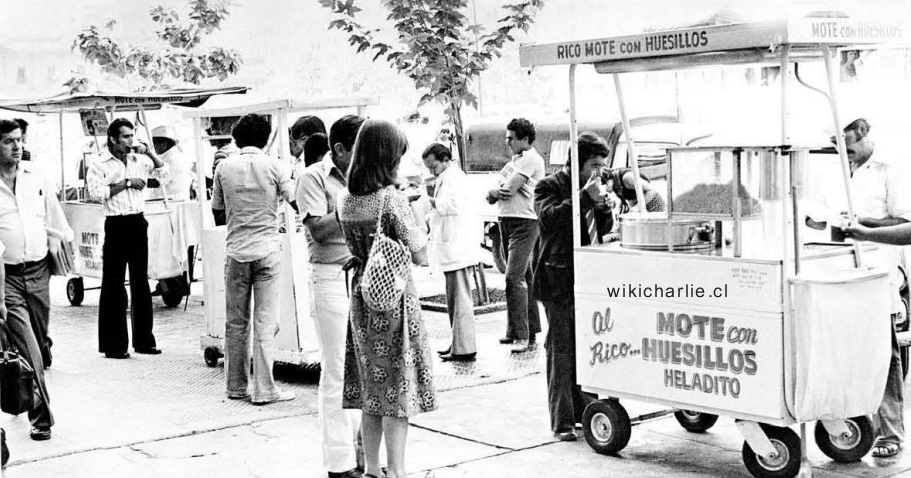 Vendedores de Mote con huesillos, Alameda 1978.png