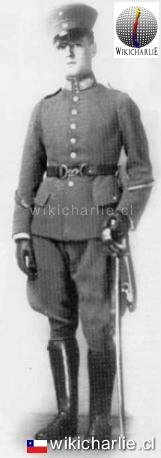 Salvador Allende de Cadete militar 1925.jpg