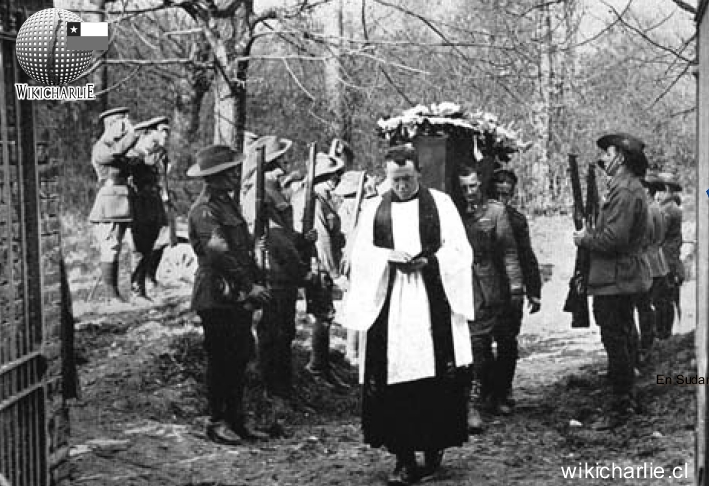 Manfred von Richthofen su funeral.jpg