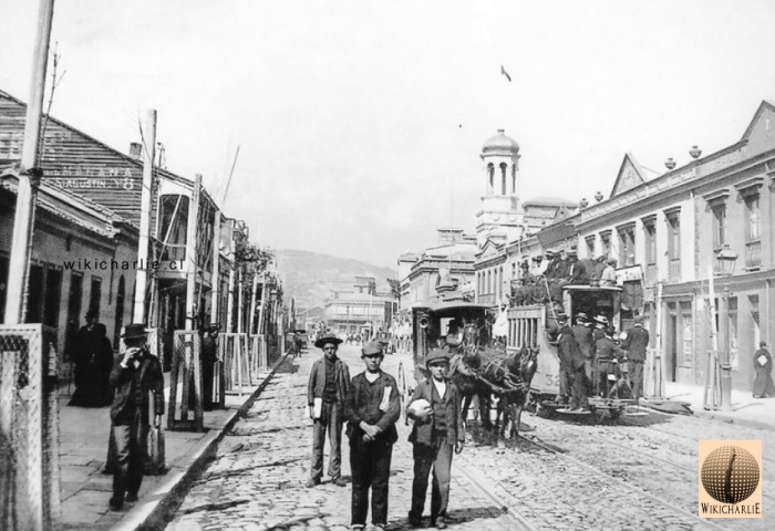 Carros de sangre por Av.Pedro Montt, Valparaiso 1890.jpg