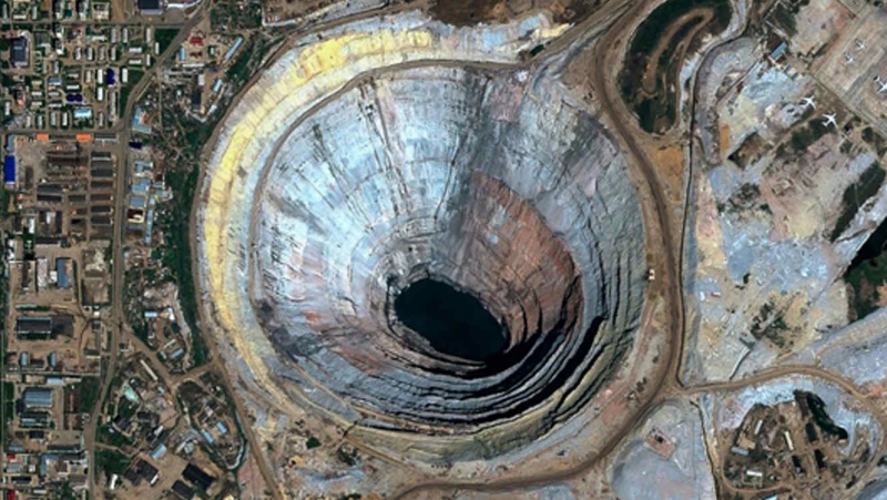 Pozo superprofundo de Kola.jpg