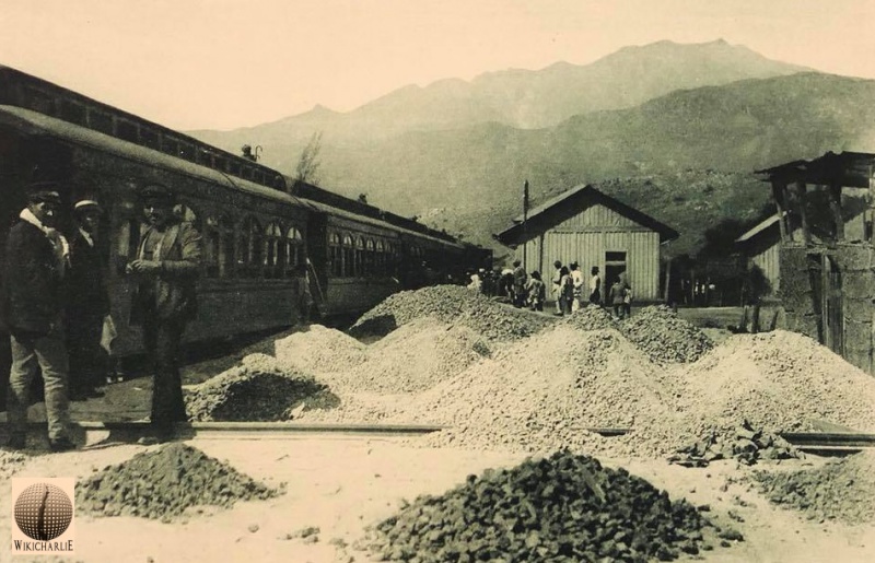 Una fotografiá de la Estación "Chañaral Alto" en 1912. Esta correspondía al Km 338 del Longino y quedaba en la Provincia de Combarbalá, entre las estaciones de San Marcos y Guatulame