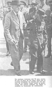 La imagen nos muestra a un veterano de la Guerra del Pacífico en Tocopilla, en el homenaje Sociedad de Tiro realizó un gran homenaje el domingo 17 de enero de 1933 en el polígono de dicha sociedad.