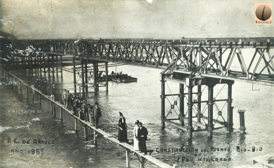 Fotografía de la construcción del puente de ferrocarriles sobre el Río Biobío en 1889.