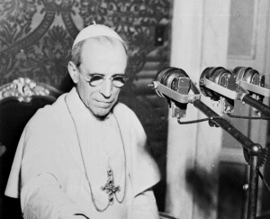 Su santidad Pío XII en discurso de 1924, transmitido a todas la radios del mundo.