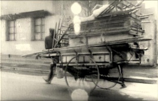 Trabajador de feria y su carro